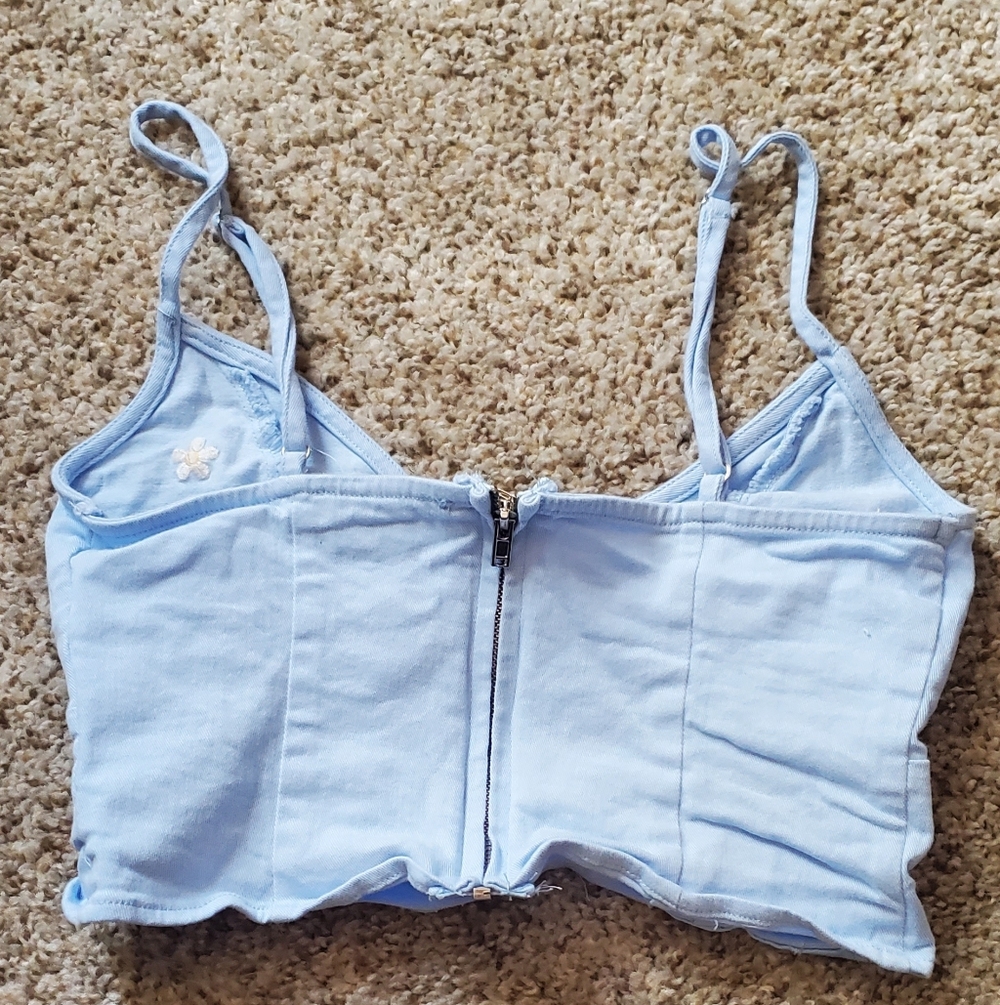 Blue Blush Light Blue Floral Embroidered Cropped Cami - Picture 2 of 3